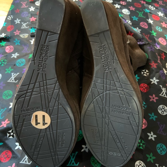 Kenneth Cole Reaction brown suede wedge booties - Picture 3 of 4